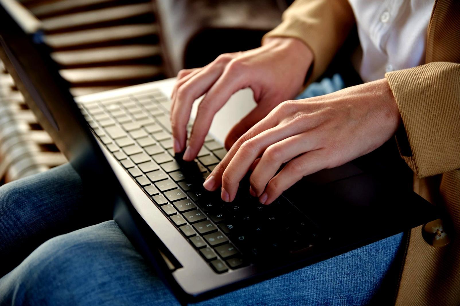 Analyse de données SEO sur écran d'ordinateur